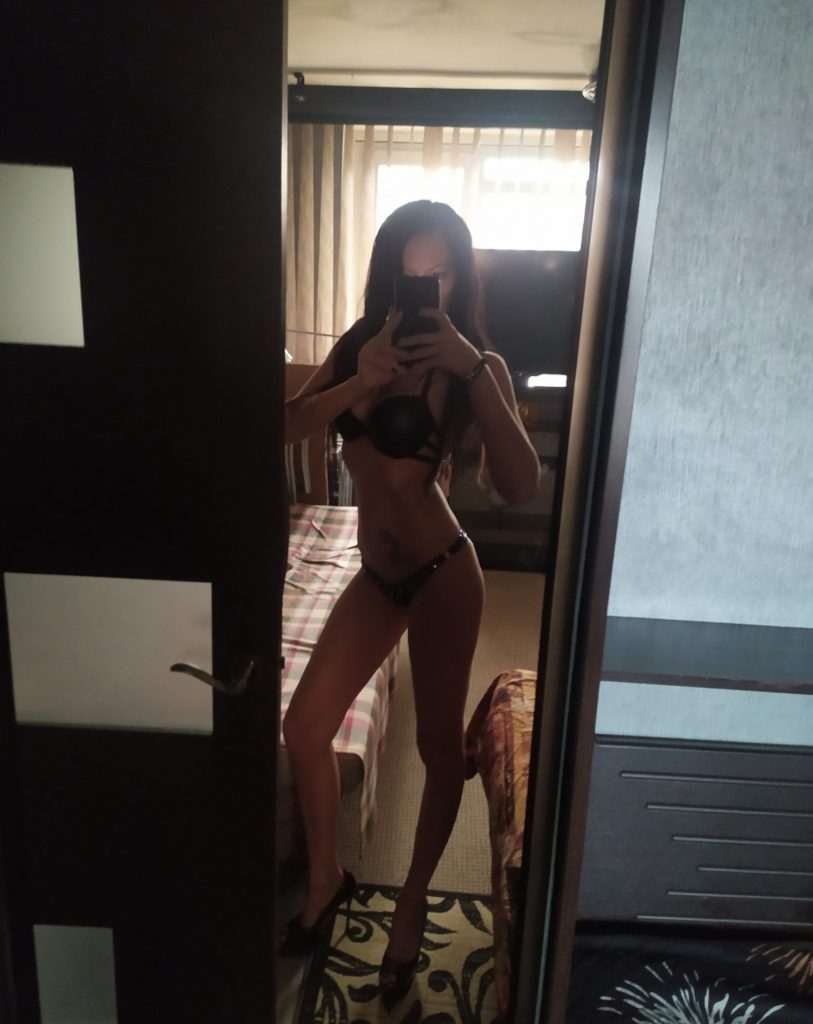 Проститутка Жанна 23 года, у метро Купчино  +7(981)037-36-37