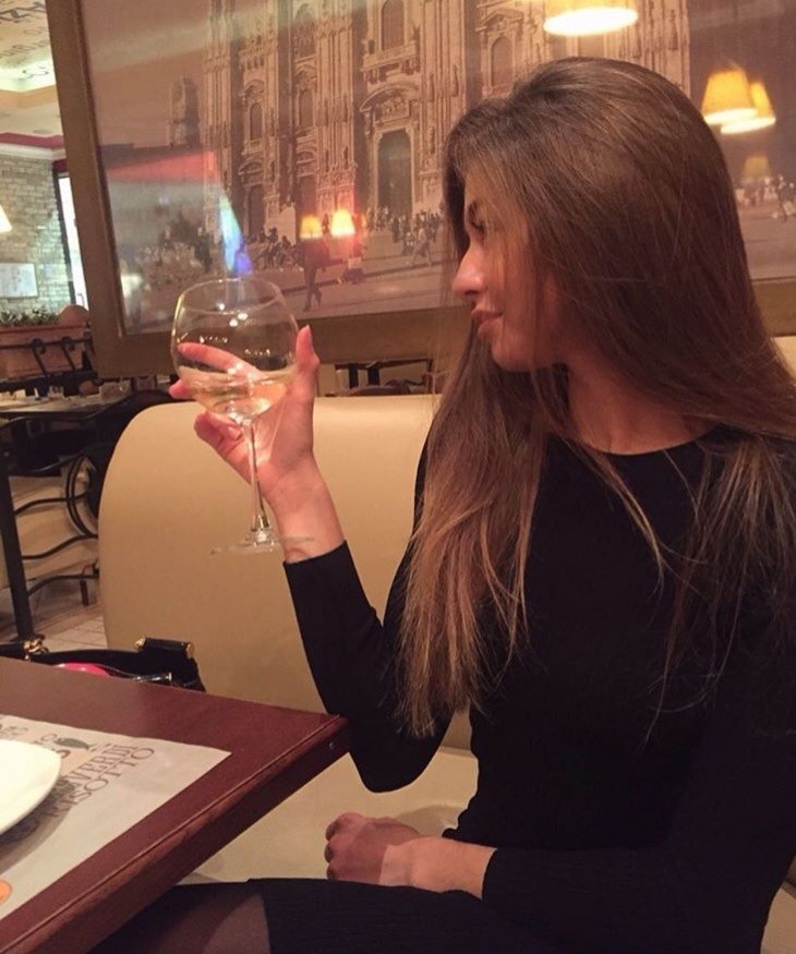 Проститутка Влада 20 лет, у метро Купчино  +7(981)037-36-37