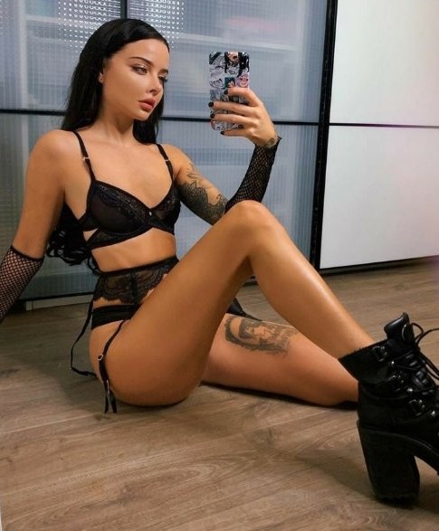 Проститутка Алина 24 года, у метро Выборгская  +7(981)827-05-47
